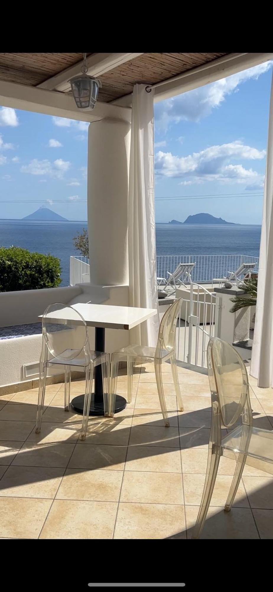 'A Alera Room&Breakfast Malfa  Exteriör bild